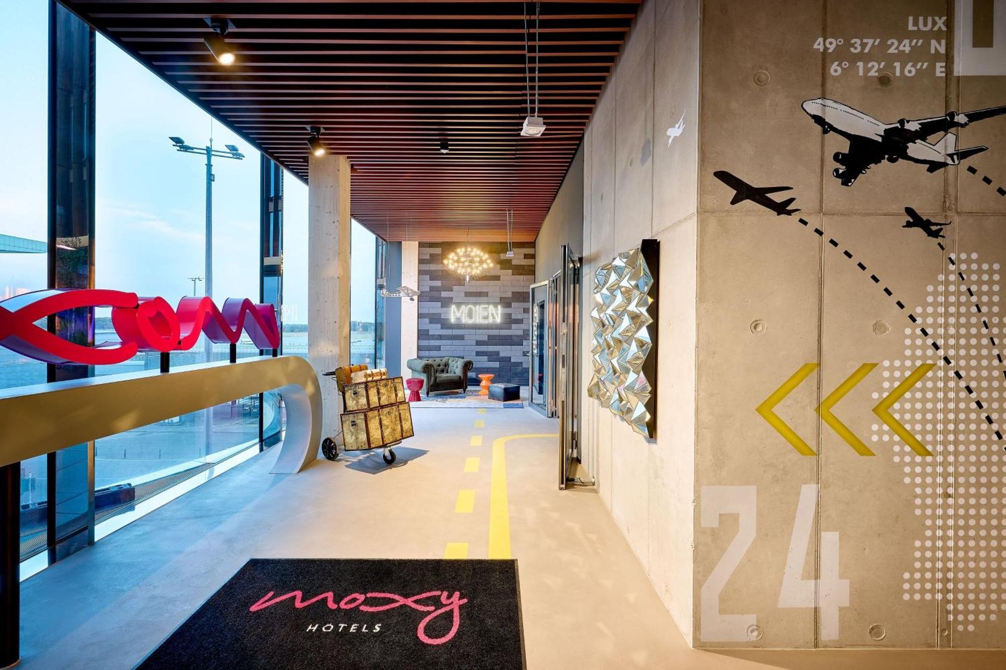 Moxy Luxembourg Airport Niederanven Exterior foto